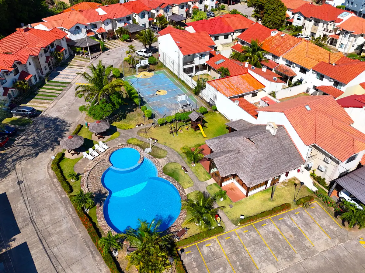 Condominio Bavaria — 54 viviendas en Av. Cristo Redentor