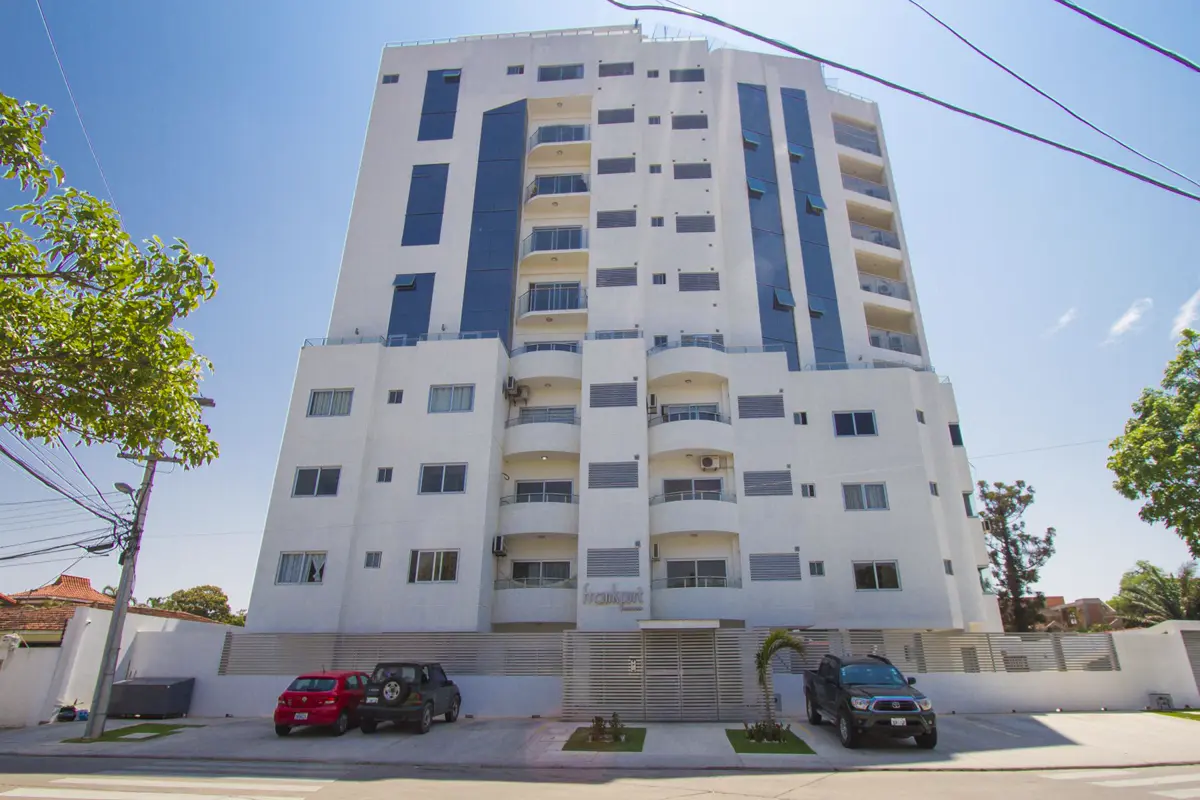 Edificio Frankfurt — 33 departamentos sobre Av. Beni